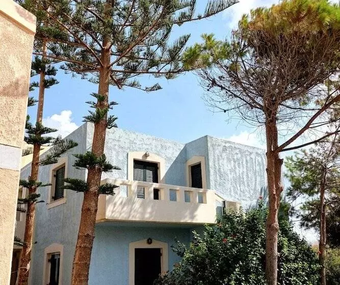 Hotelli Niros Beachfront Apart