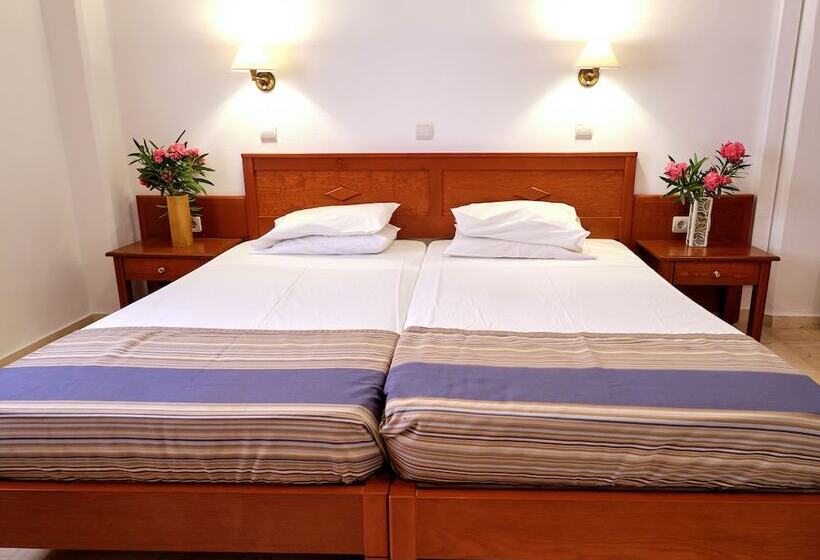 בית מלון כפרי Niros Beachfront Apart