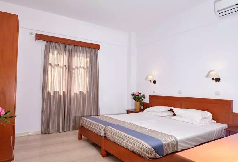 Hotelli Niros Beachfront Apart