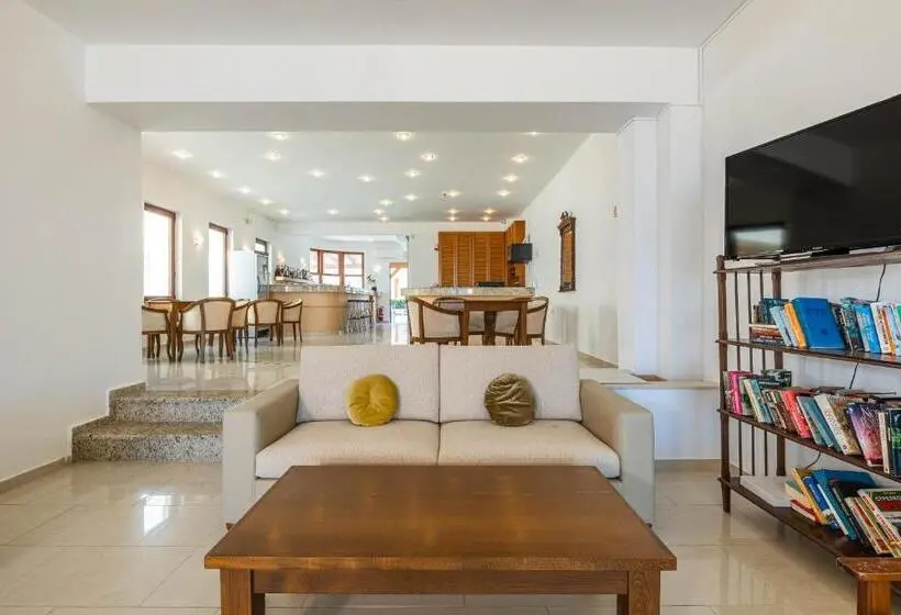 Hotelli Niros Beachfront Apart