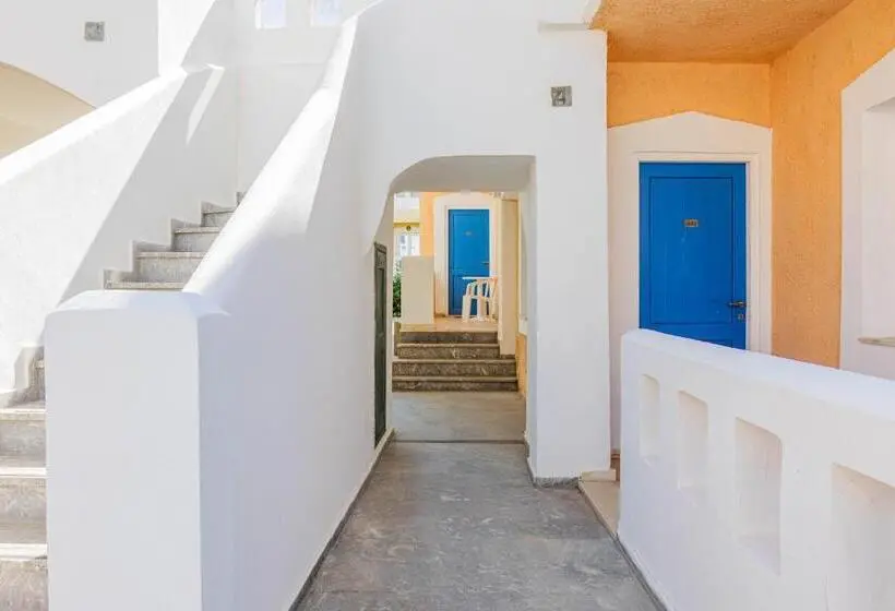 Hotelli Niros Beachfront Apart