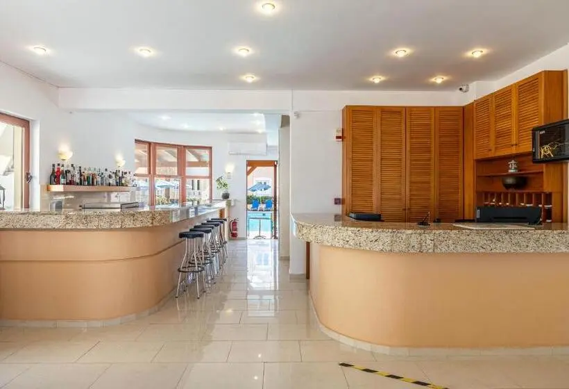 Hotelli Niros Beachfront Apart