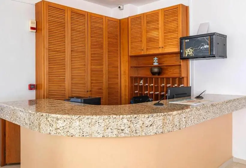 Hotelli Niros Beachfront Apart
