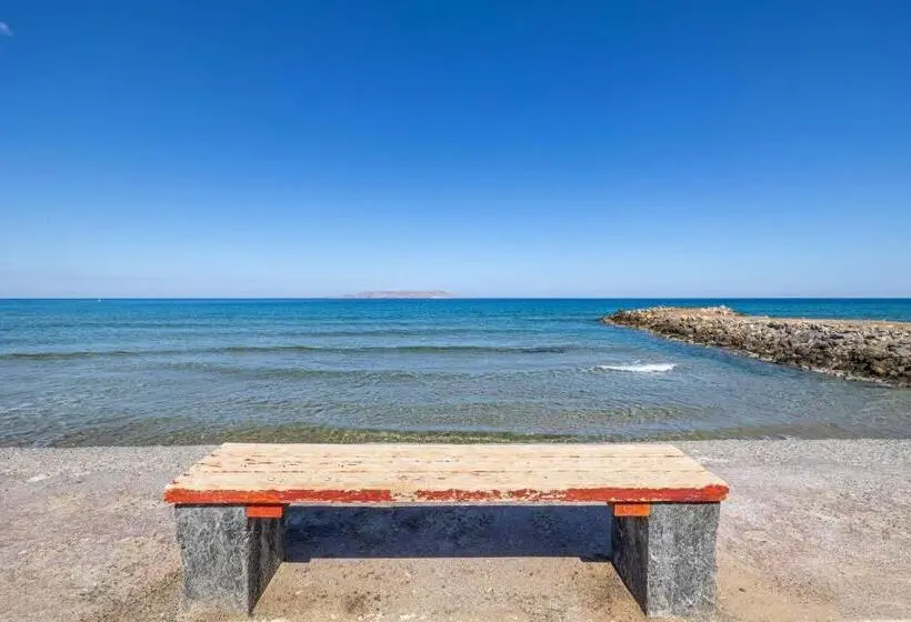 Hotelli Niros Beachfront Apart