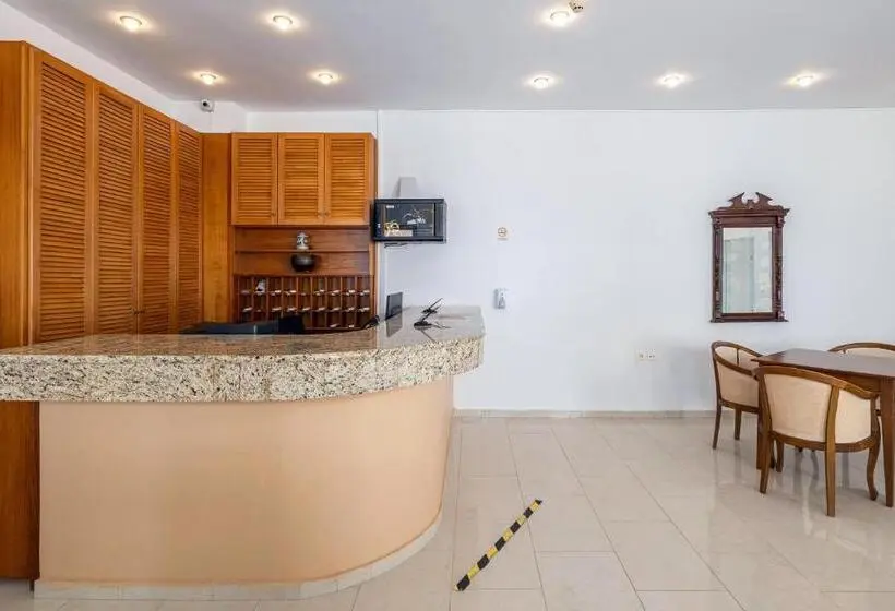 Hotelli Niros Beachfront Apart