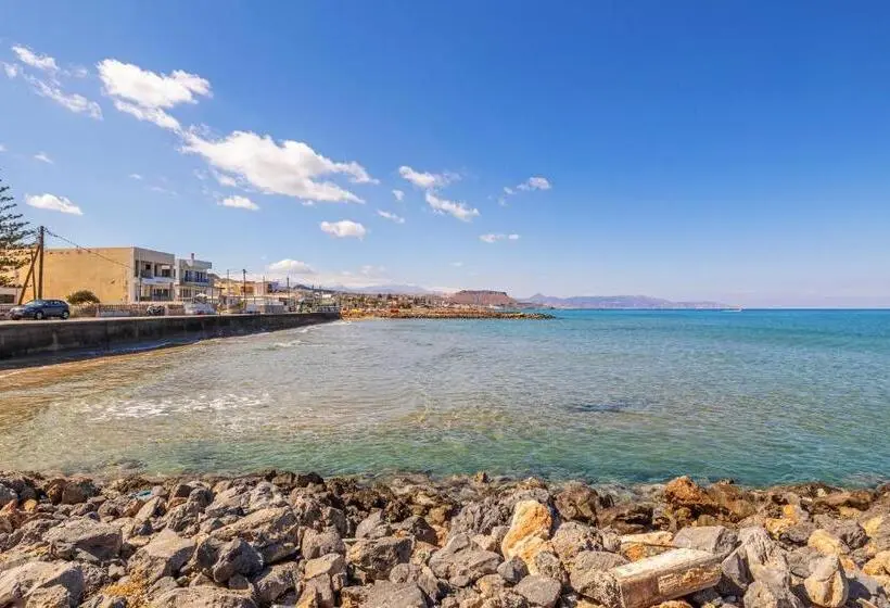 Hotelli Niros Beachfront Apart