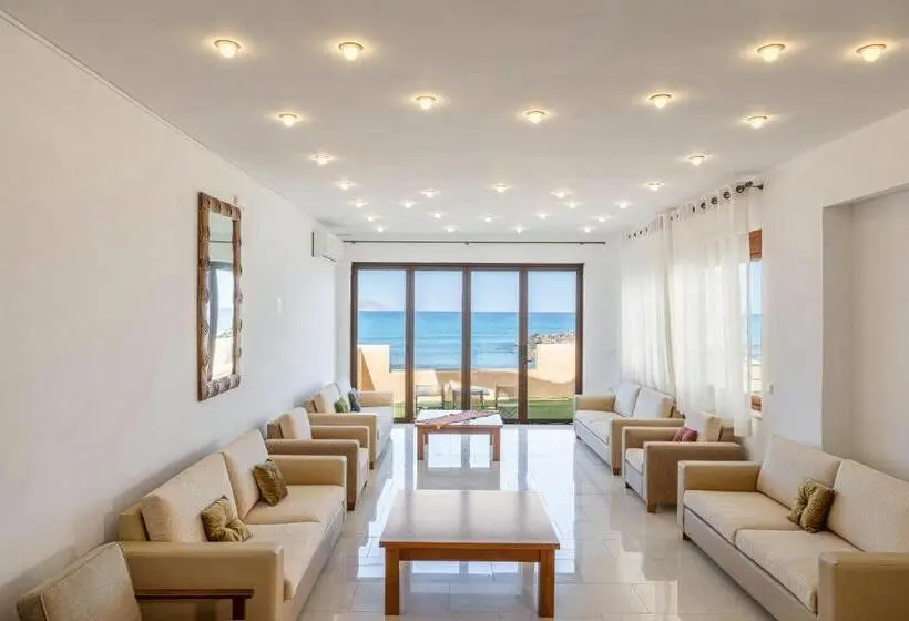 Hotelli Niros Beachfront Apart