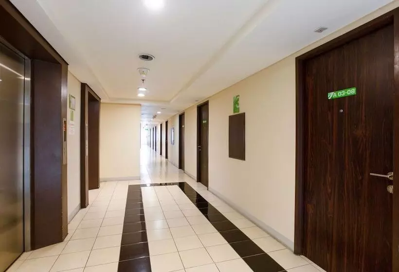 Hotelli Oyo 2582 Apartemen Serpong Green View