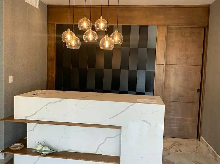 Hotelli Plaza Riviera