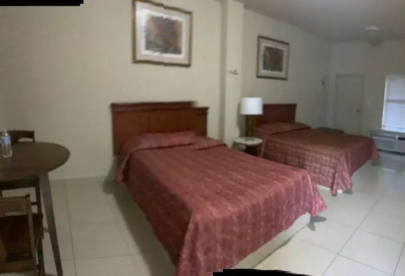 Hotelli Plaza Riviera