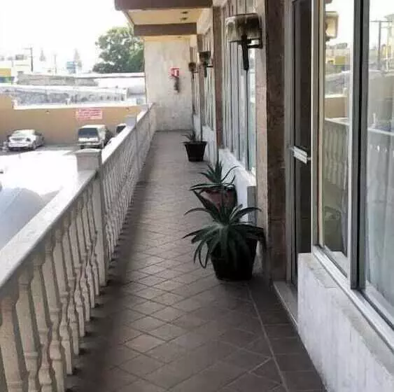 Hotelli Plaza Riviera