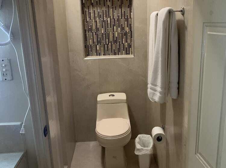 هتل Plaza Riviera