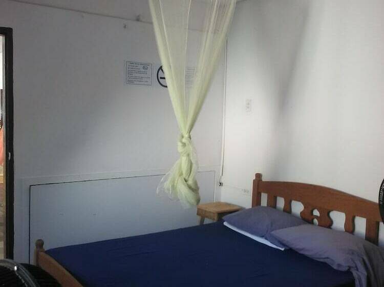 هتل The Sleeping Dog Hostel