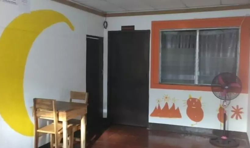 ホテル The Sleeping Dog Hostel
