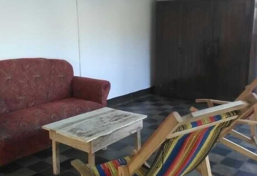 هتل The Sleeping Dog Hostel