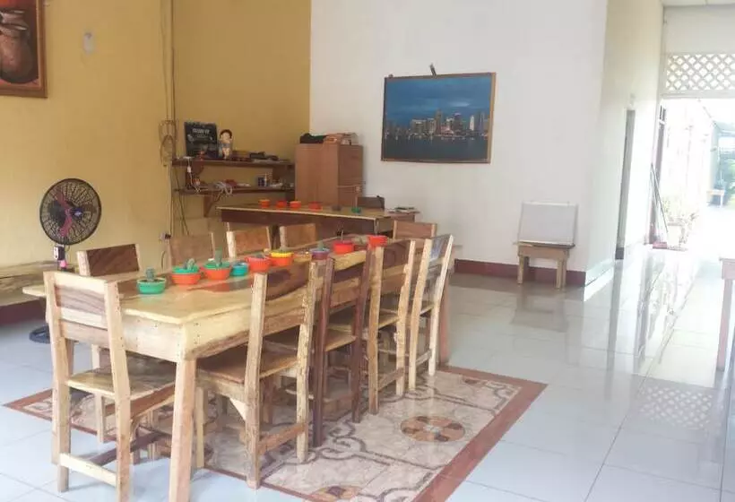 ホテル The Sleeping Dog Hostel