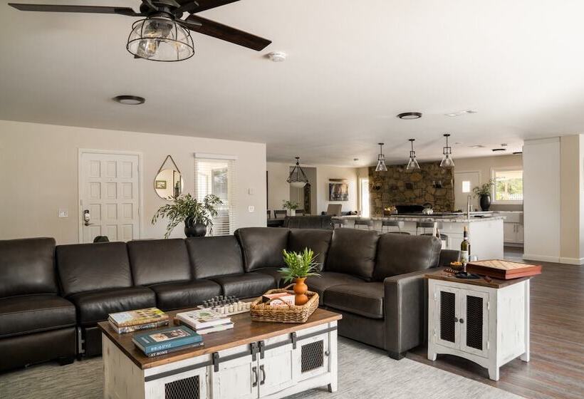 Merlot By Avantstay Exquisite Home W Pool And Stunning Patio