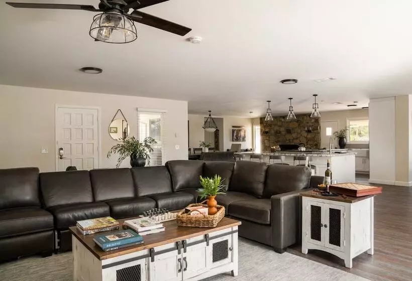 Merlot By Avantstay Exquisite Home W Pool And Stunning Patio