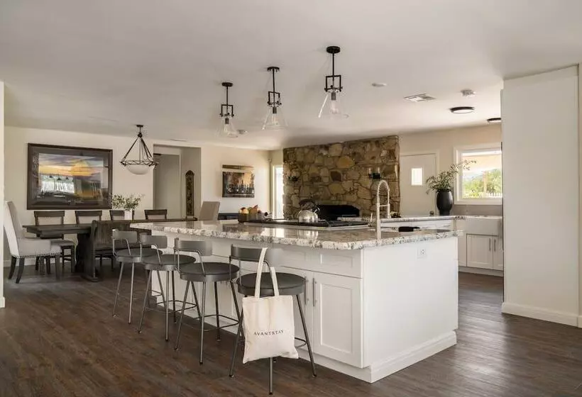 Merlot By Avantstay Exquisite Home W Pool And Stunning Patio