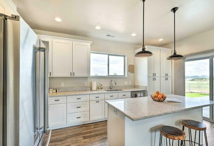 Sunny Flagstaff Home With Natl Forest Access!