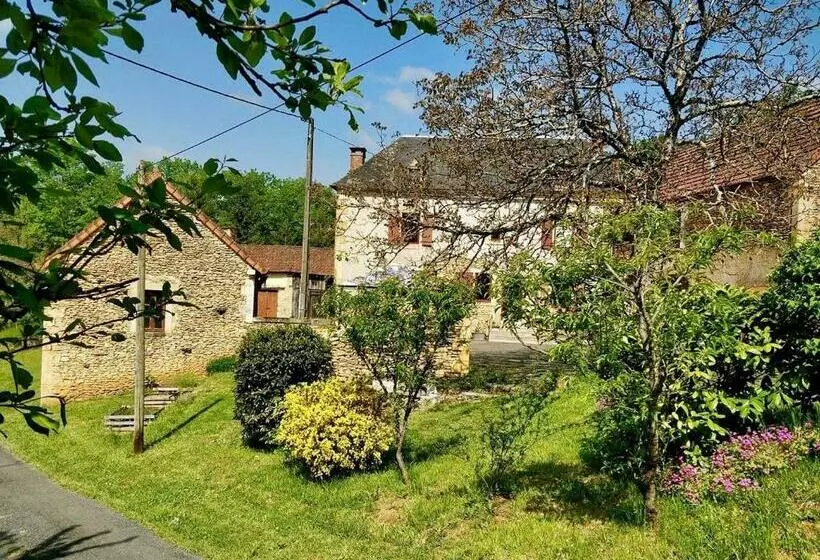 ベッドアンドブレックファースト Domaine La Salvagie, Chambres D Hôtes Avec Spa, Sauna, Piscine, Massages