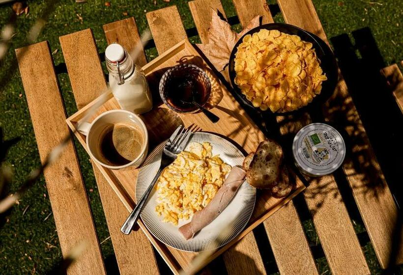 تختخواب و صبحانه La Maison De Maxou