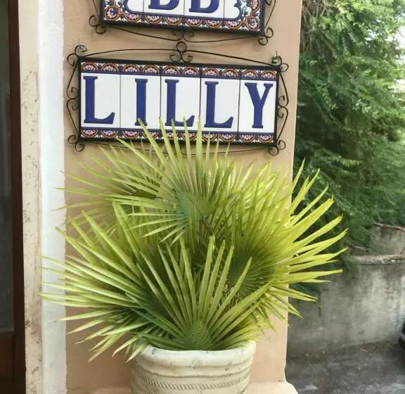 تختخواب و صبحانه Lilly