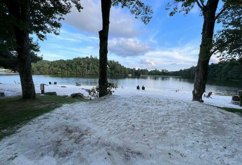 Centrally Located Resort In The High Country Relax