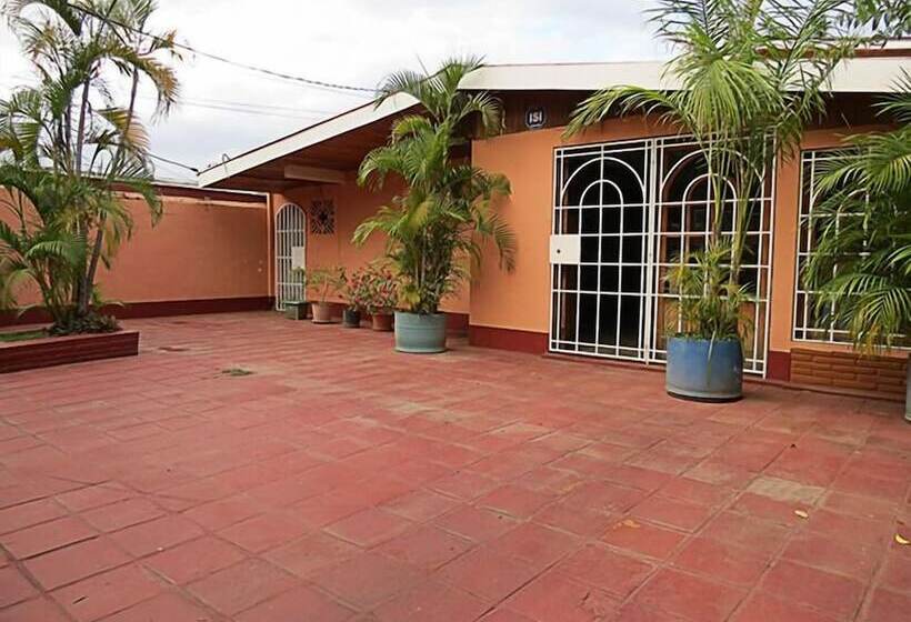 هتل Hostal Doña Ida Hostel