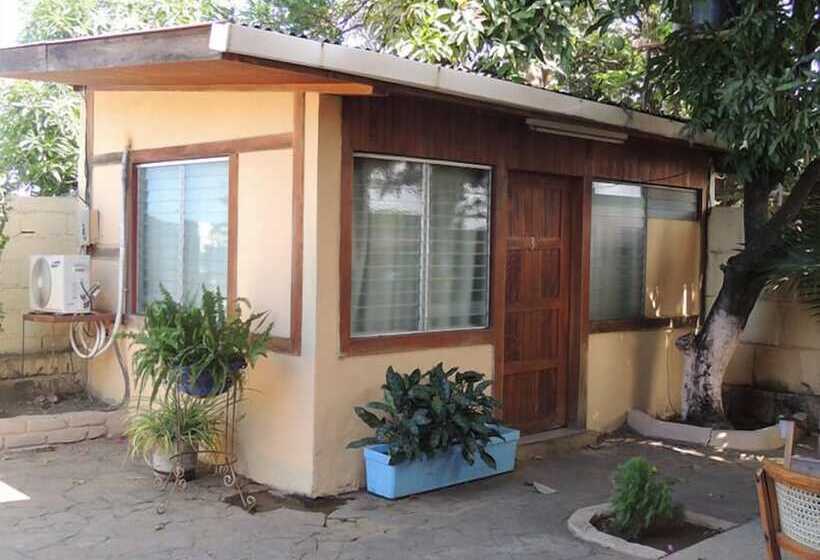 هتل Hostal Doña Ida Hostel