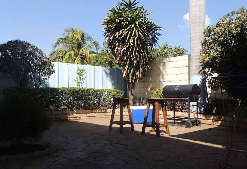 هتل Hostal Doña Ida Hostel