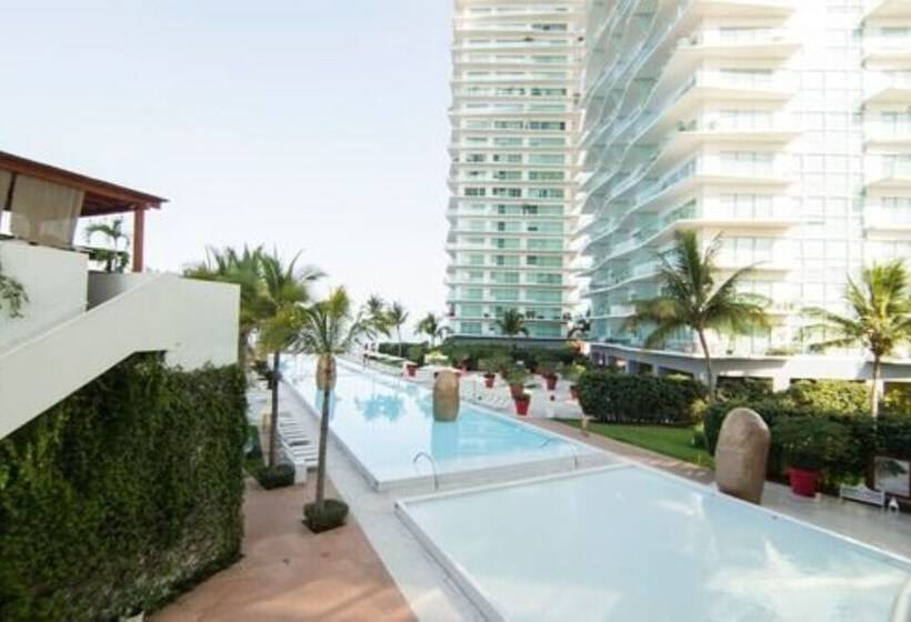 Hotel Oceanfront 19th  Icon Puerto Vallarta