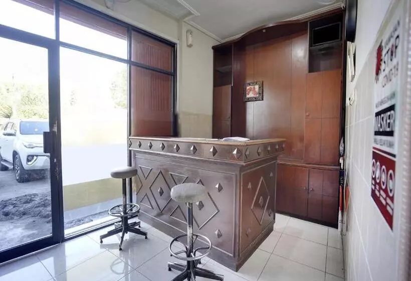 Hotelli Oyo 91511 Ampel Residence Syariah