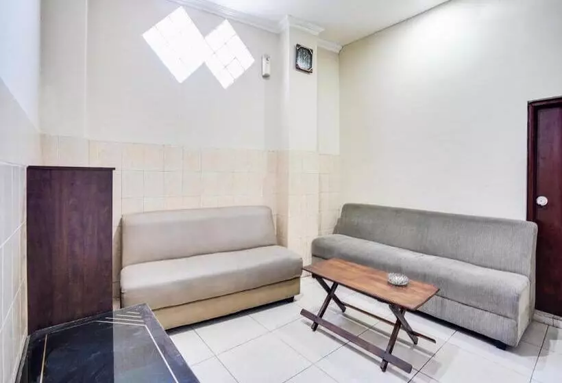 Hotelli Oyo 91511 Ampel Residence Syariah