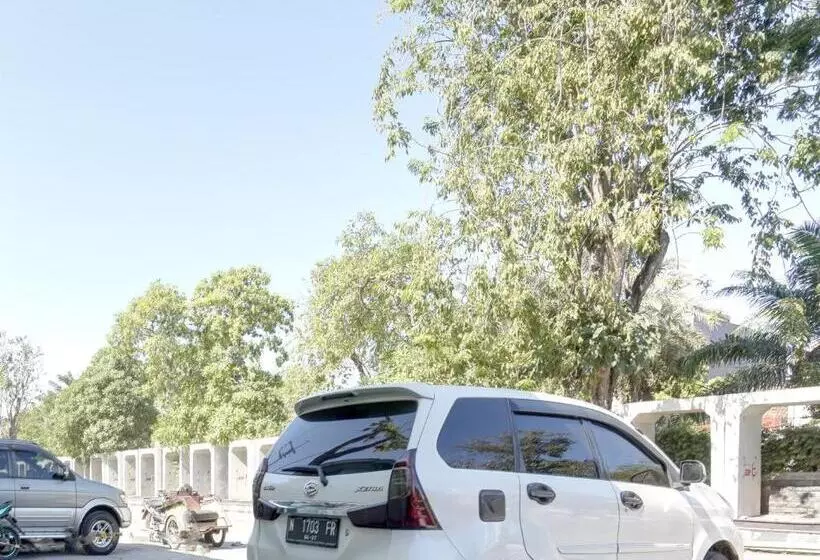 Hotelli Oyo 91511 Ampel Residence Syariah