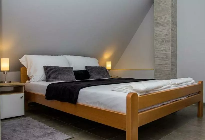 پانسیون Feher Akac Guest House