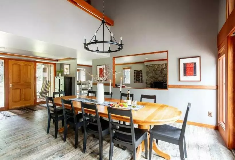 Skylight By Avantstay Elevated Mountain Home W Hot Tub, Billiards, Large Patio