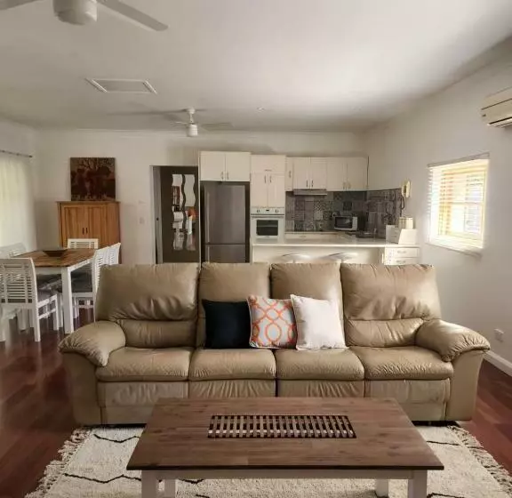 ベッドアンドブレックファースト Brom Cottage