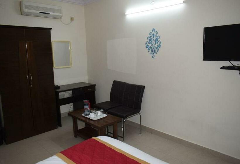 Отель Ivory Elite One