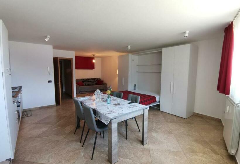 Monolocale Nuovo Sulla Pista Da Sci In Montagna