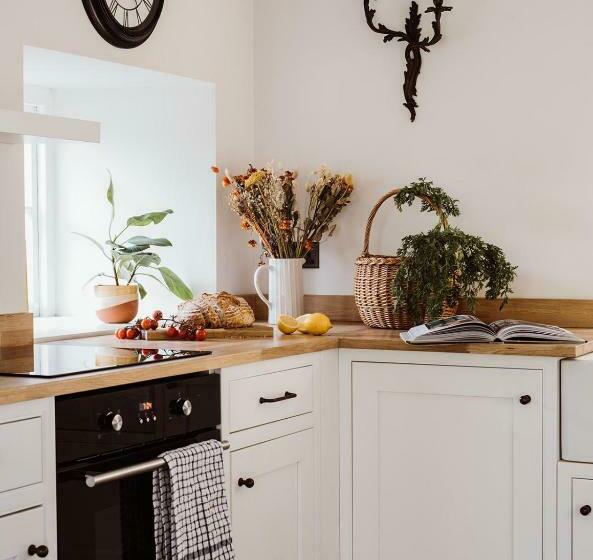 No 24 Beverston Castle