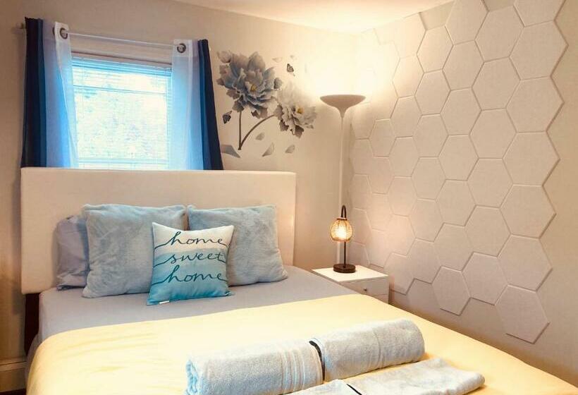 Pensão A1 Modern, Cozy Bedroom, 10 Minutes To Providence Central