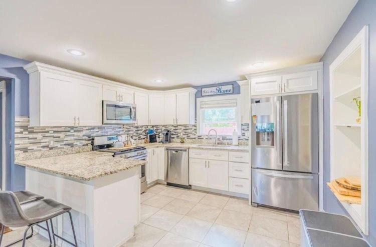 Pensão A1 Modern, Cozy Bedroom, 10 Minutes To Providence Central