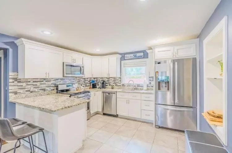 Majatalo A1   Modern, Cozy Bedroom, 10 Minutes To Providence Central