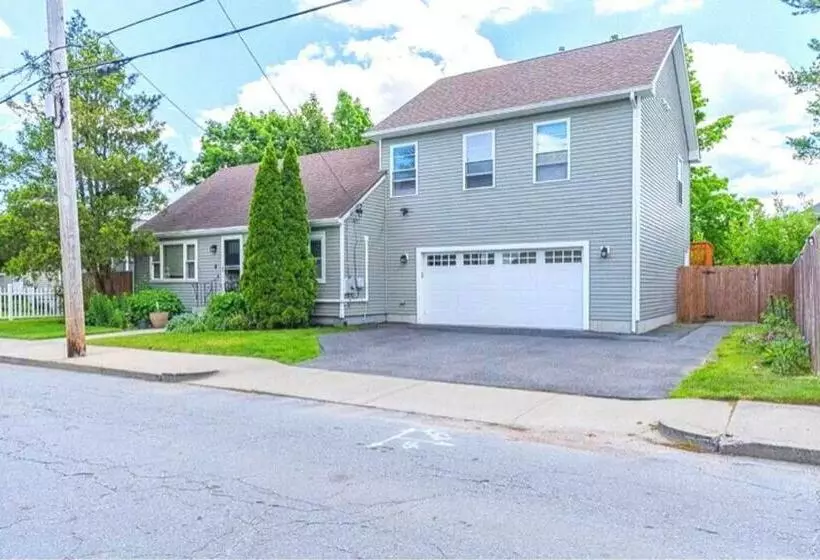 Majatalo A1   Modern, Cozy Bedroom, 10 Minutes To Providence Central