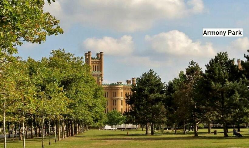 Pensão A1 Modern, Cozy Bedroom, 10 Minutes To Providence Central