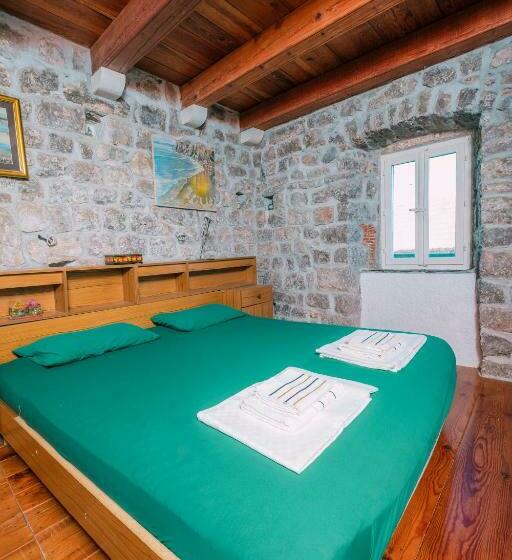 Authentic Boka House With Artistic Soul