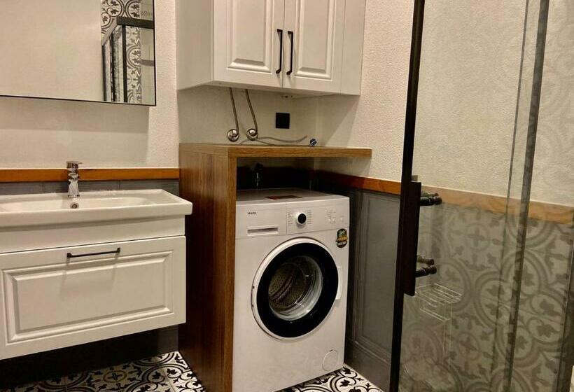 Black Mari̇n Apartment