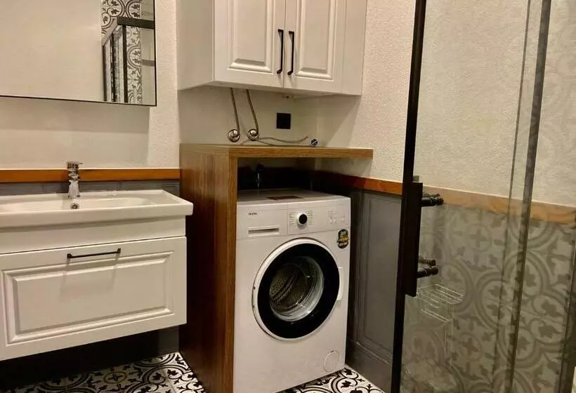 Black Mari̇n Apartment