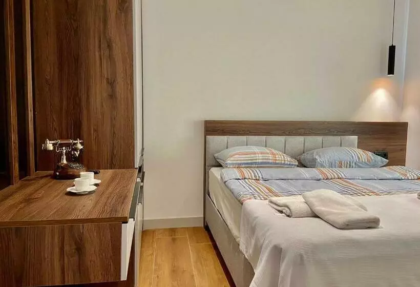 Black Mari̇n Apartment
